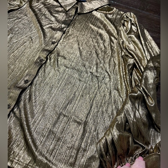 NEVER WORN Vici Raquel Metallic Button Down Blouse Too in Gold Sz XL - Picture 11 of 12